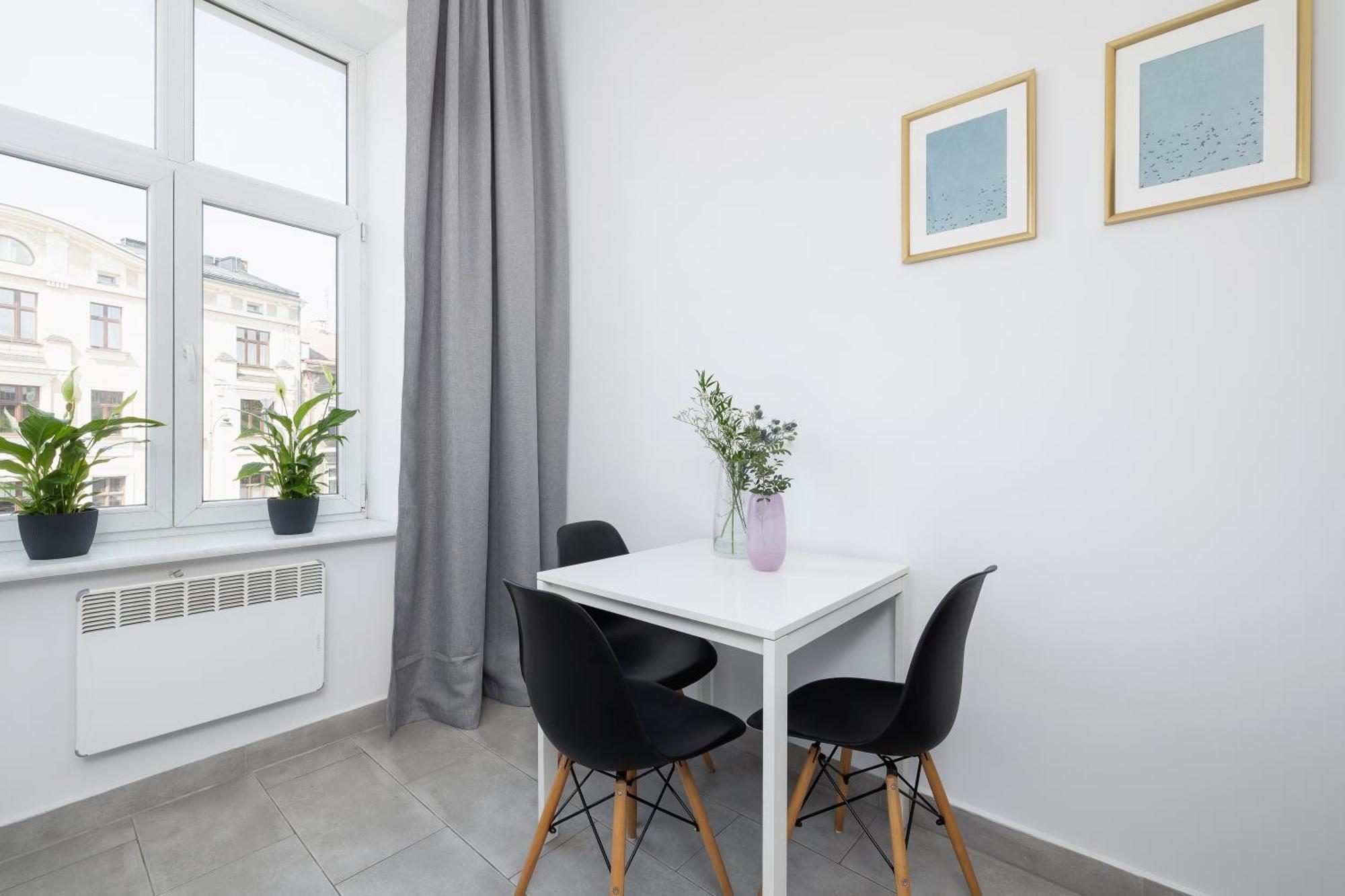 1-Bedroom Apartment - 65 Dluga Street Krasków Exterior foto